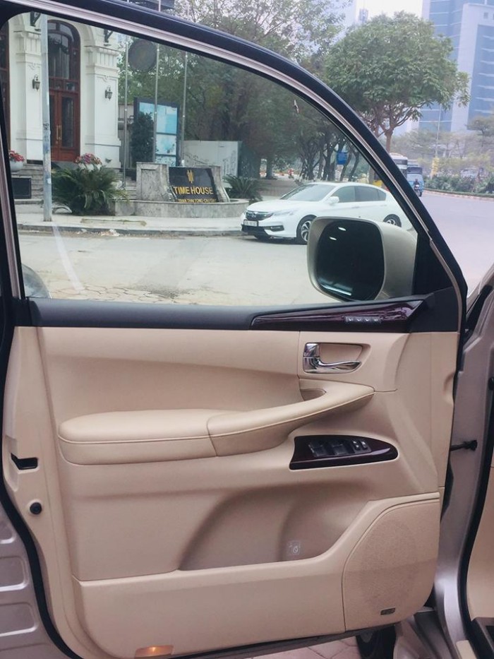 Lexus LX570 màu vàng cát, nội thất kem. sản xuất và đăng ký 2012, tư nhân chính chủ.