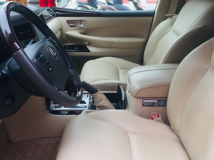 Lexus LX570 màu vàng cát, nội thất kem. sản xuất và đăng ký 2012, tư nhân chính chủ.