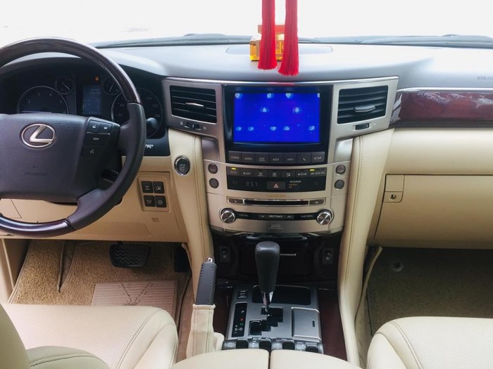 Lexus LX570 màu vàng cát, nội thất kem. sản xuất và đăng ký 2012, tư nhân chính chủ.