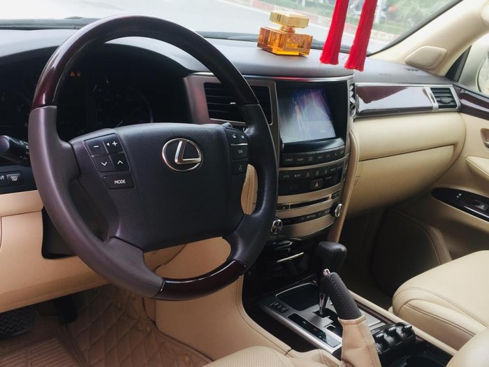 Lexus LX570 màu vàng cát, nội thất kem. sản xuất và đăng ký 2012, tư nhân chính chủ.