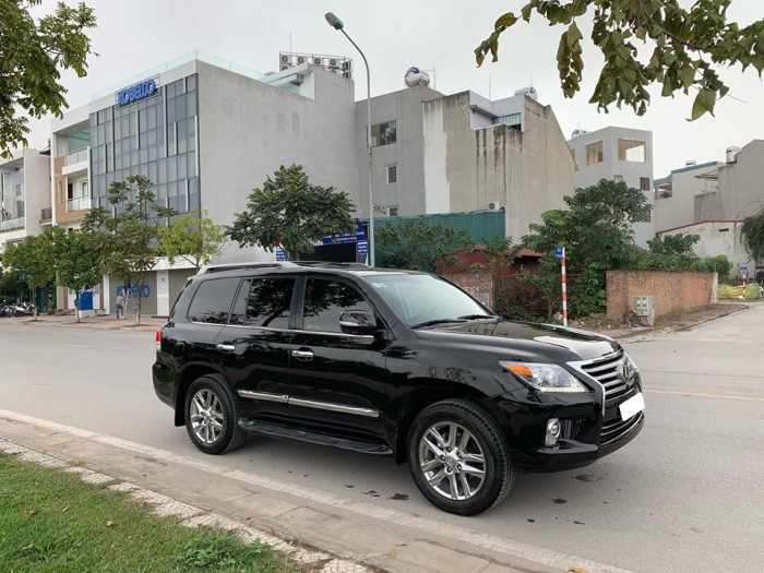 Bán xe Lexus LX570 đời 2012 đk 2013 màu đen cực đẹp