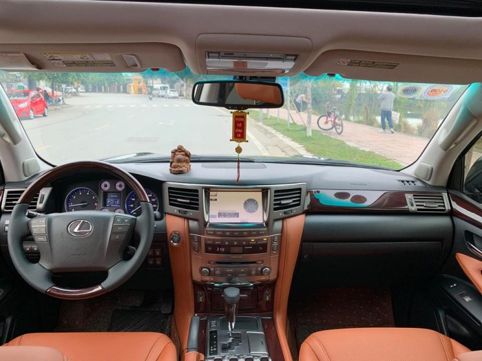 Bán xe Lexus LX570 đời 2012 đk 2013 màu đen cực đẹp