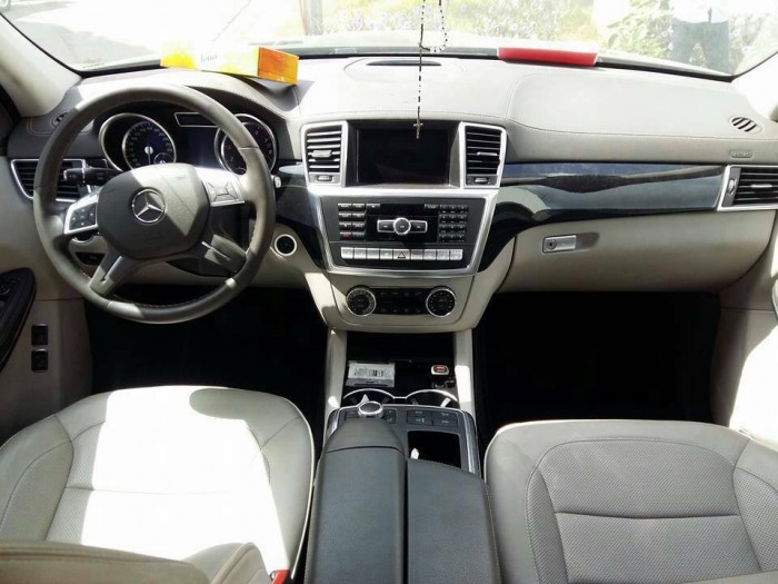 Mercedes GL500 đời 2016 màu đen nội thất kem