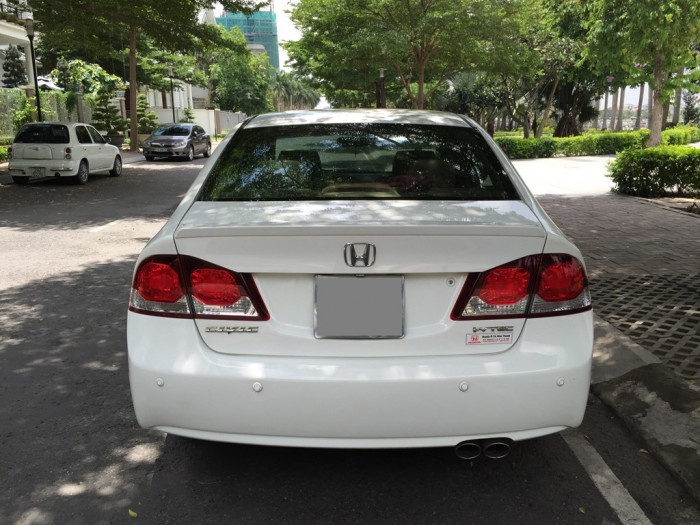 Bán gấp đổi xe Honda Civic 2.0 Trắng thể thao 2010 zin từng con ốc nhỏ.