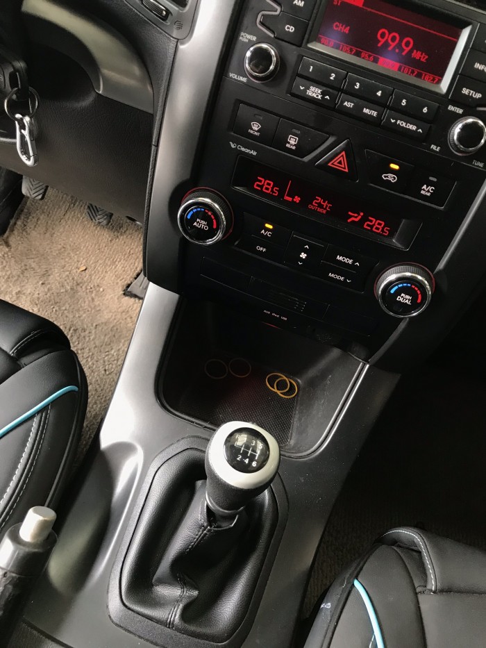 Bán Kia Sorento 2.4MT màu bạc số sàn máy xăng nhập Hàn Quốc 2010 7 chỗ
