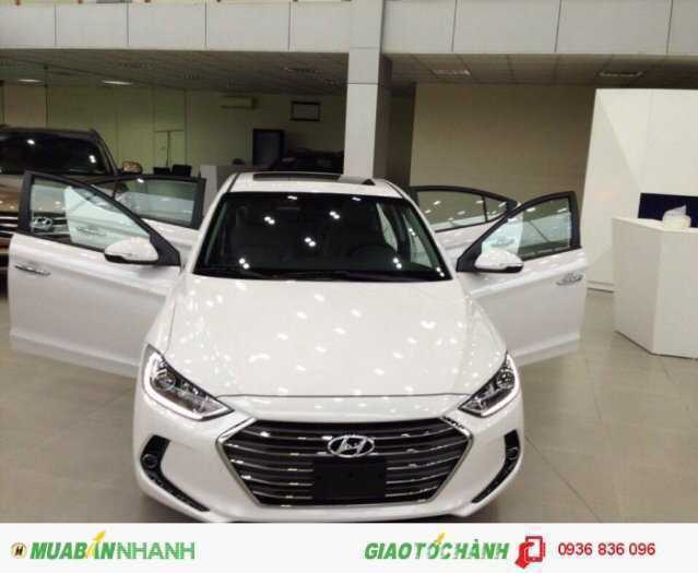 Hyundai Elantra 2018 phiên bản cao cấp. Chìa khoá thông minh