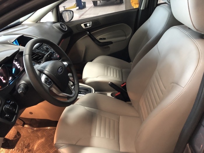 Ford Fiesta Titanium AT 2017, màu nâu, xe đẹp như mới