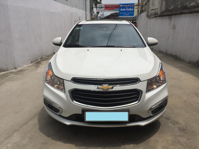 Cần bán xe Chevrolet Cruze Ltz 2016 số tự động màu trắng