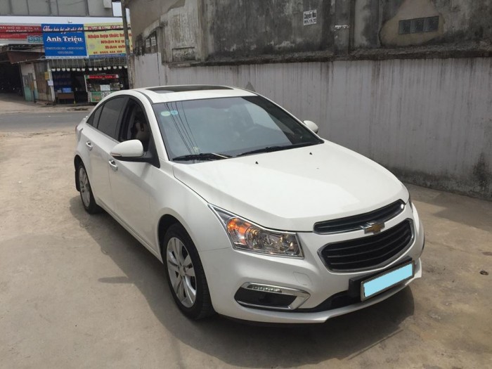 Cần bán xe Chevrolet Cruze Ltz 2016 số tự động màu trắng