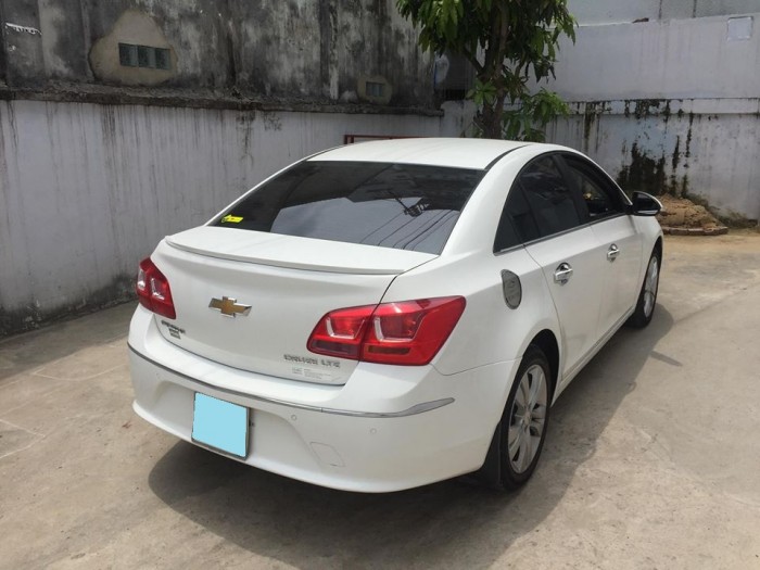 Cần bán xe Chevrolet Cruze Ltz 2016 số tự động màu trắng