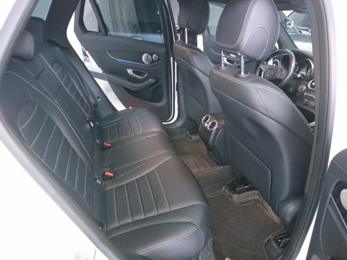Mercedes GLC300 4Matic 2016 màu trắng
