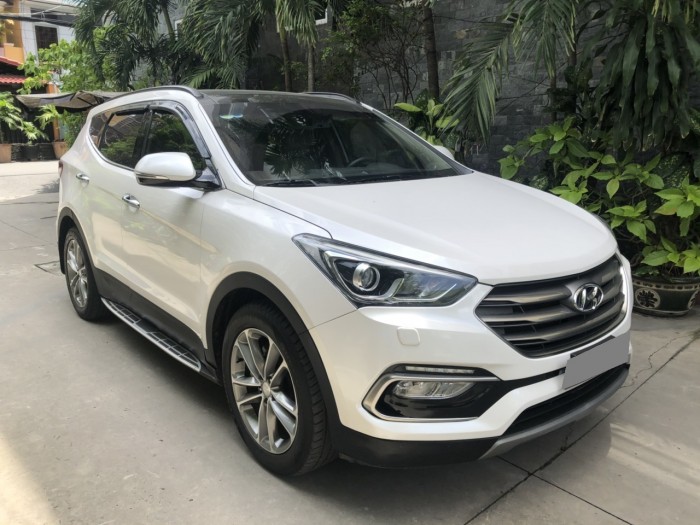 Bán gấp Santafe 2017 máy dầu màu trắng tuyệt vời không một tỳ vết.