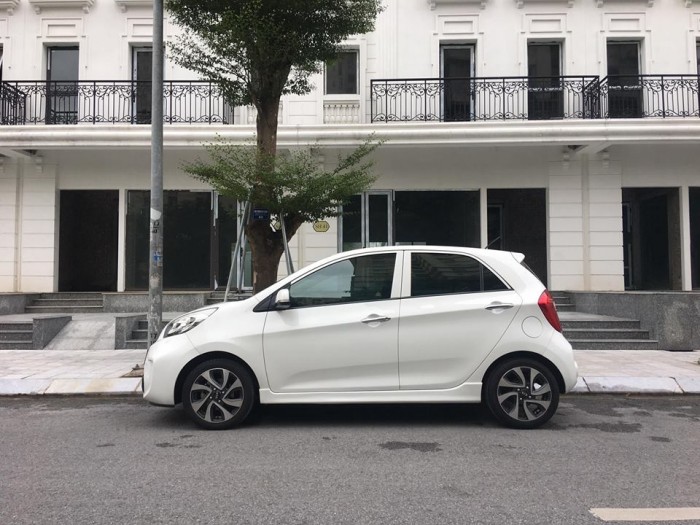 Cần bán xe Kia Morning Si số sàn 2016 màu trắng full option