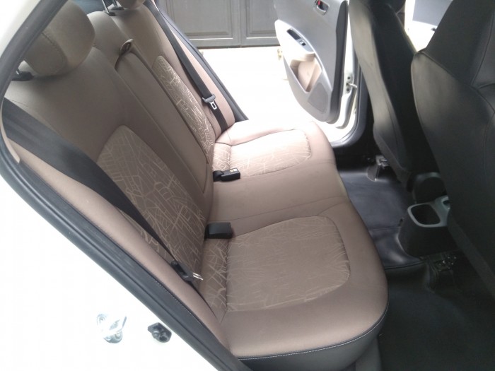 Bán xe Hyundai I10 sedan 2016 số sàn màu trắng nhập Ấn Độ