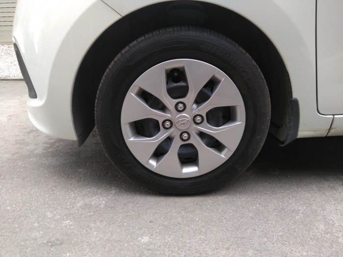 Bán xe Hyundai I10 sedan 2016 số sàn màu trắng nhập Ấn Độ