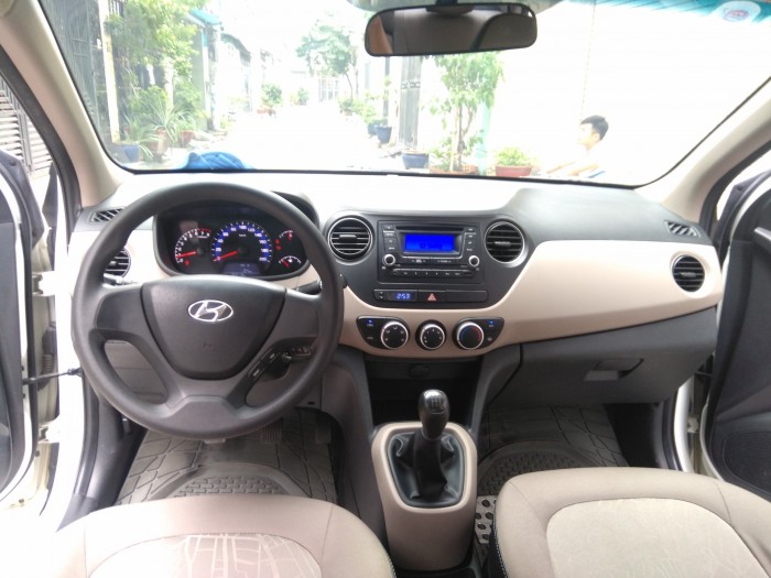 Bán xe Hyundai I10 sedan 2016 số sàn màu trắng nhập Ấn Độ