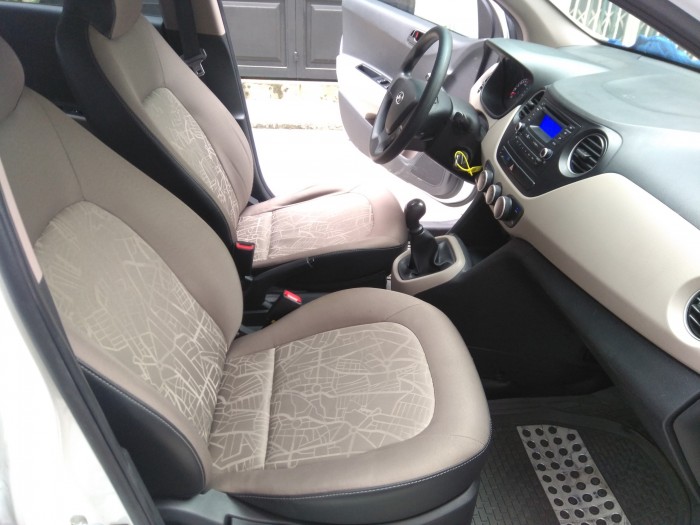Bán xe Hyundai I10 sedan 2016 số sàn màu trắng nhập Ấn Độ