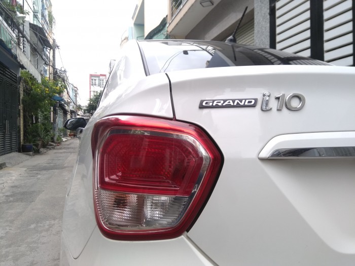 Bán xe Hyundai I10 sedan 2016 số sàn màu trắng nhập Ấn Độ