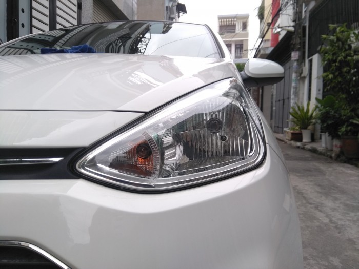 Bán xe Hyundai I10 sedan 2016 số sàn màu trắng nhập Ấn Độ