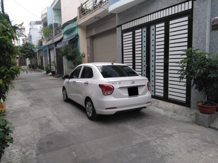 Bán xe Hyundai I10 sedan 2016 số sàn màu trắng nhập Ấn Độ