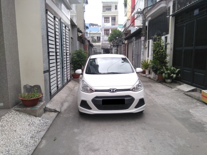 Bán xe Hyundai I10 sedan 2016 số sàn màu trắng nhập Ấn Độ