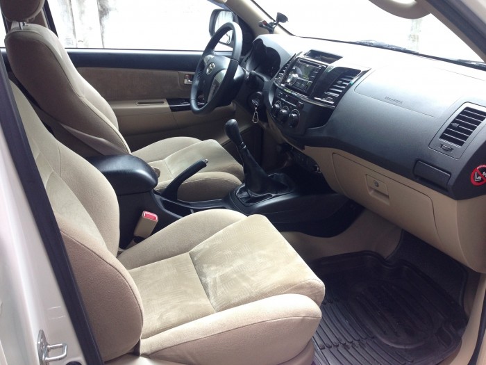 Bán xe Fortuner máy dầu số sàn đời 2016 đăng ký 2017 màu trắng