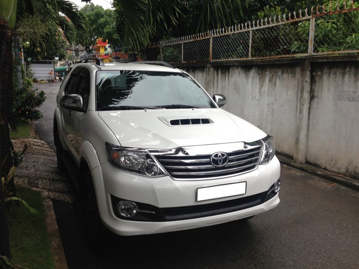 Bán xe Fortuner máy dầu số sàn đời 2016 đăng ký 2017 màu trắng