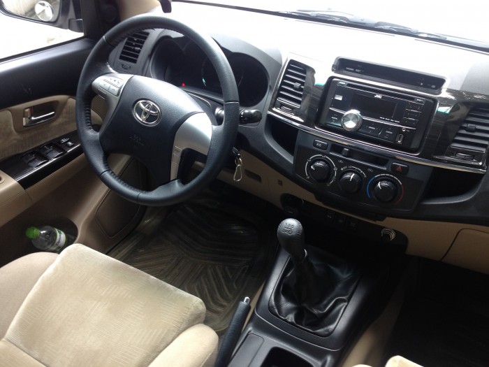 Bán xe Fortuner máy dầu số sàn đời 2016 đăng ký 2017 màu trắng