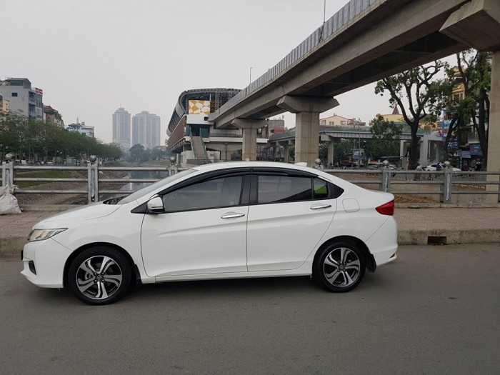 Cần bán xe City 2015 số tự động màu trắng