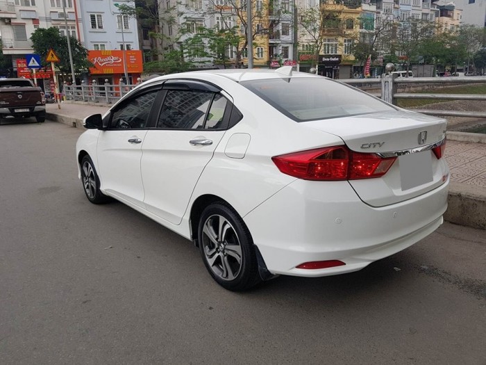 Cần bán xe City 2015 số tự động màu trắng