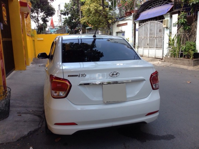 Hyundai I10 trắng 2017 bản 1.25 số sàn chính chủ xe như mới.