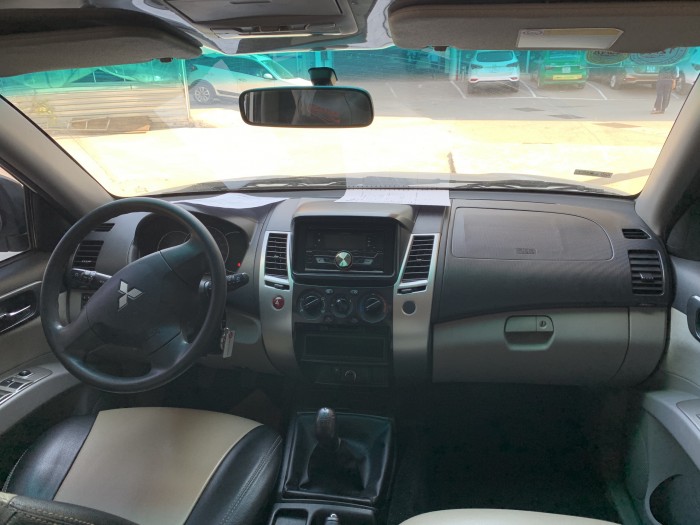 Bán Pajero Sport 2016, máy dầu, màu trắng, đúng chất, biển thành phố, giá thương lượng, hỗ trợ trả góp