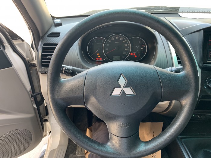 Bán Pajero Sport 2016, máy dầu, màu trắng, đúng chất, biển thành phố, giá thương lượng, hỗ trợ trả góp
