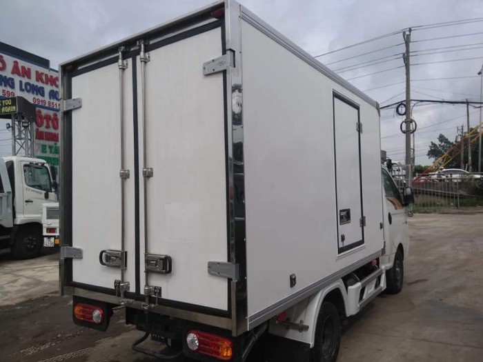 Xe tải thùng đông lạnh new porter H150 tải 1 tấn