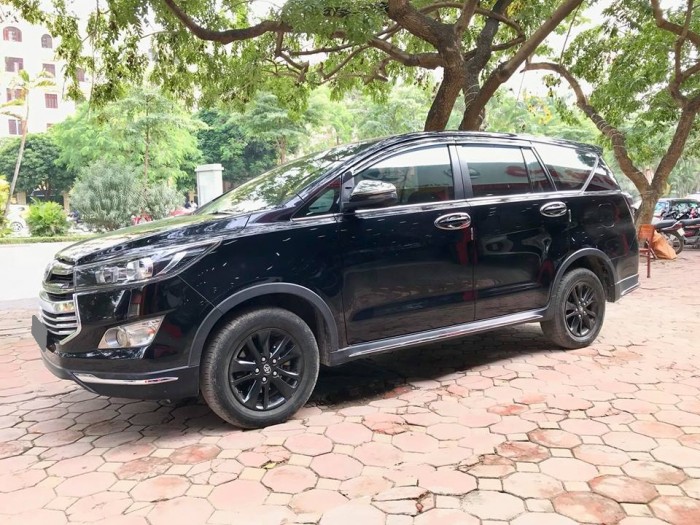 Bán Xe Toyota Innova Ventuner 2017 tự động màu đen xe đẹp cực kỳ