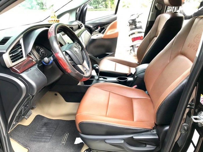 Bán Xe Toyota Innova Ventuner 2017 tự động màu đen xe đẹp cực kỳ
