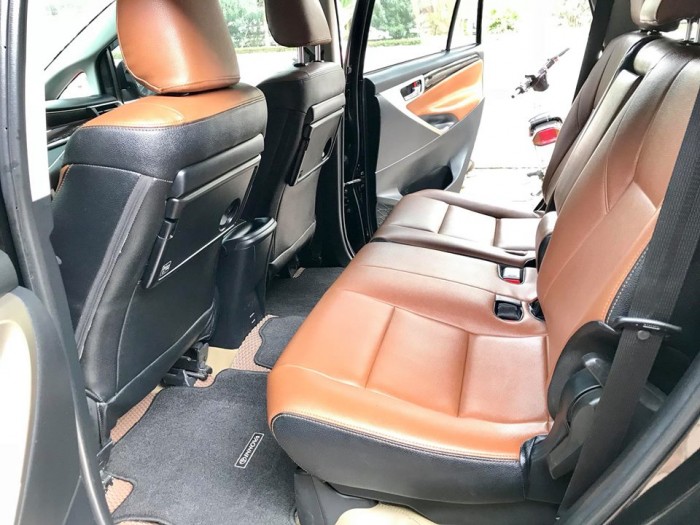 Bán Xe Toyota Innova Ventuner 2017 tự động màu đen xe đẹp cực kỳ
