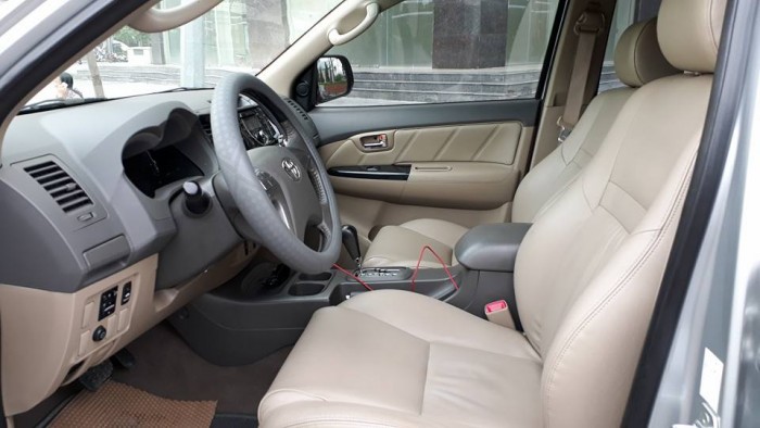 Gia đình cần bán Fortuner 2013, số tự động máy xăng, màu bạc