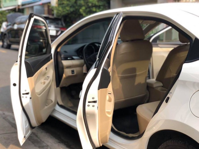 Bán nhanh Vios 2017 màu trắng số sàn thể thao zin đẹp