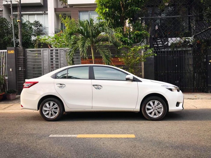 Bán nhanh Vios 2017 màu trắng số sàn thể thao zin đẹp