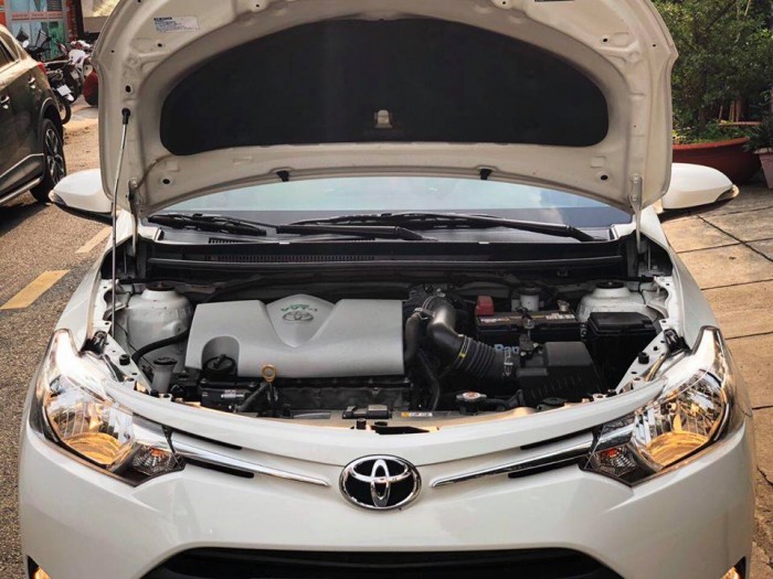 Bán nhanh Vios 2017 màu trắng số sàn thể thao zin đẹp