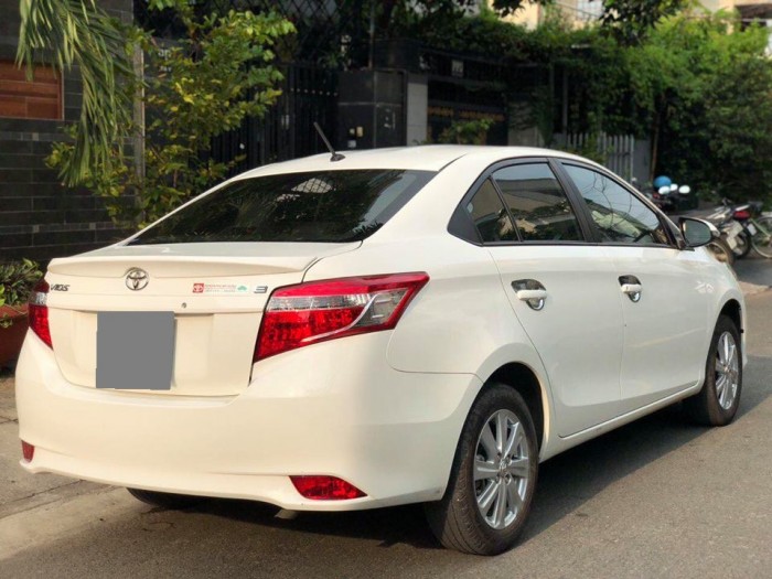 Bán nhanh Vios 2017 màu trắng số sàn thể thao zin đẹp