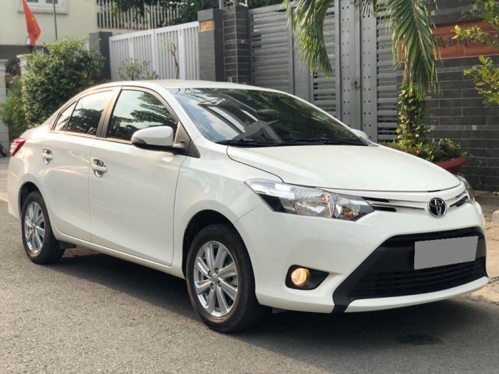 Bán nhanh Vios 2017 màu trắng số sàn thể thao zin đẹp