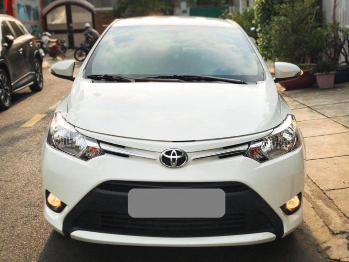Bán nhanh Vios 2017 màu trắng số sàn thể thao zin đẹp