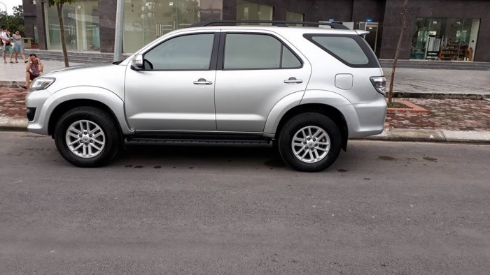 Gia đình cần bán Fortuner 2013, số tự động máy xăng, màu bạc