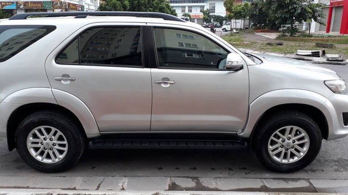 Gia đình cần bán Fortuner 2013, số tự động máy xăng, màu bạc