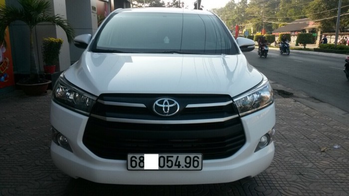 Innova 2016, 2.0E, số sàn, Odo cực thấp, màu trắng, xe đẹp bảo hành hãng