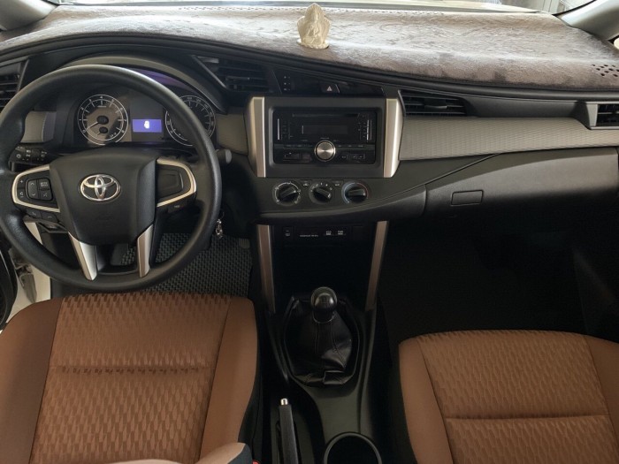 Innova 2016, 2.0E, số sàn, Odo cực thấp, màu trắng, xe đẹp bảo hành hãng