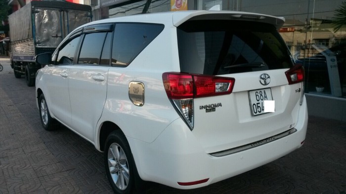 Innova 2016, 2.0E, số sàn, Odo cực thấp, màu trắng, xe đẹp bảo hành hãng