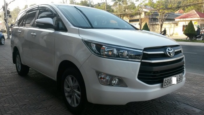Innova 2016, 2.0E, số sàn, Odo cực thấp, màu trắng, xe đẹp bảo hành hãng